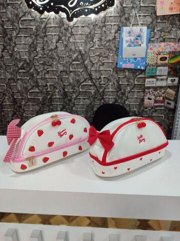 İKİ BÖLMELİ KALP & STRAWBERRY SÜSLEMELİ KALEMLİK