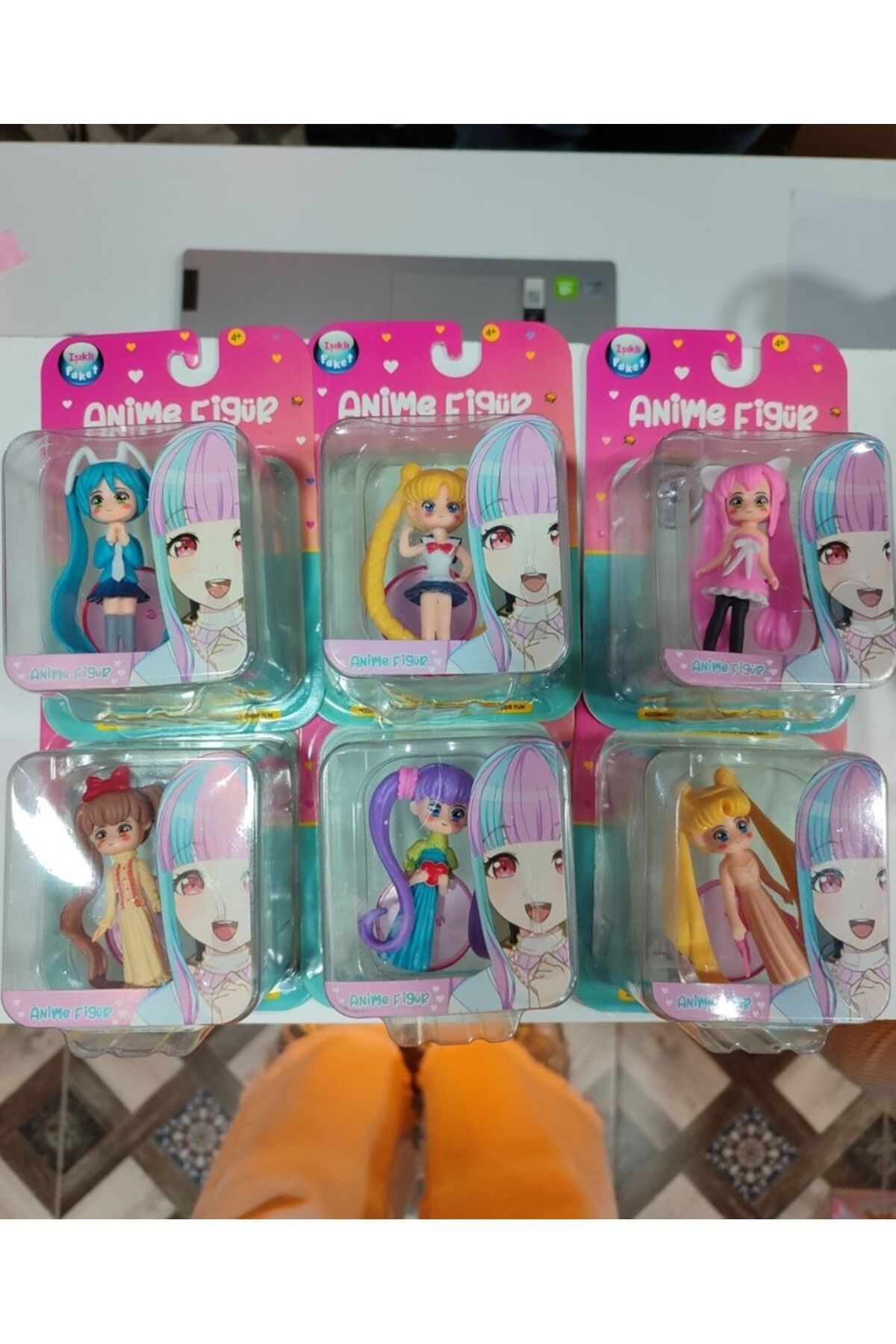 1 ADET Işıklı Anime Figür Miniş Bebek