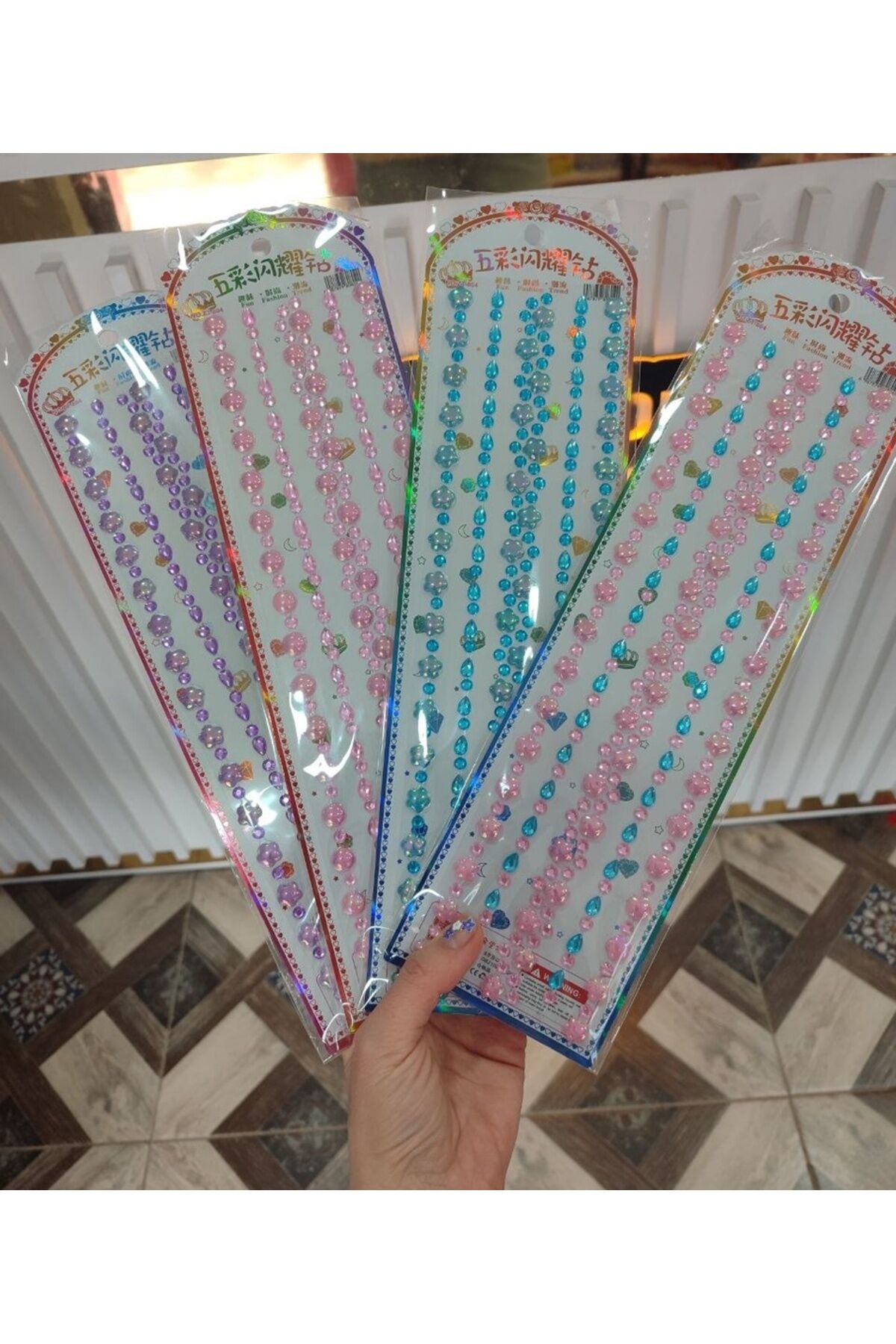Büyük Boy Taşlı Saça ve Yüze Yapışan Elmas Sticker 1 ADET