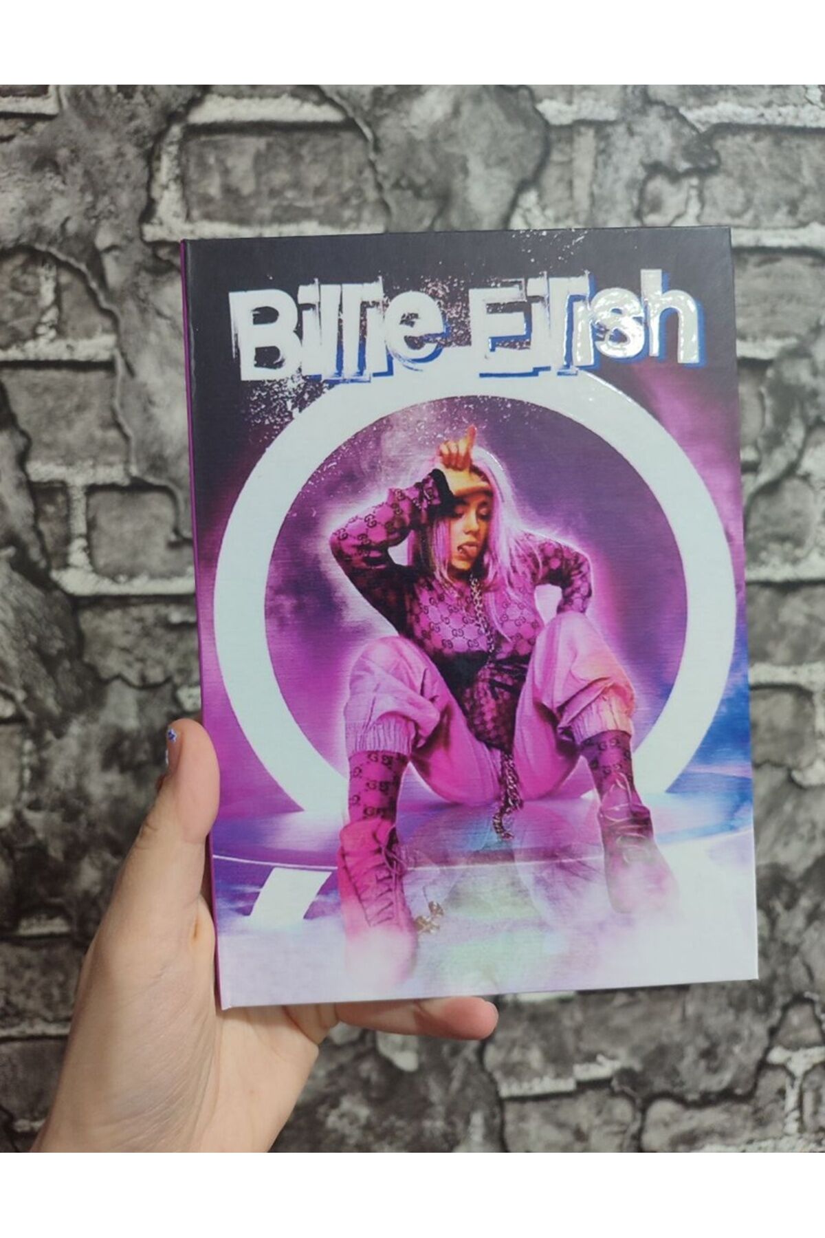 Billie Eilish Sert Kapak Çizgili 80 Yaprak Defter A5 Boyutu